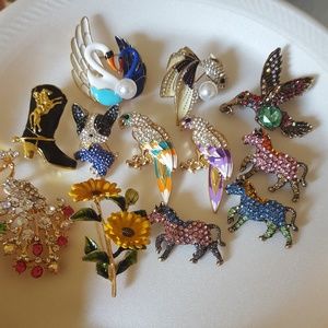 Clearance lot of brooches